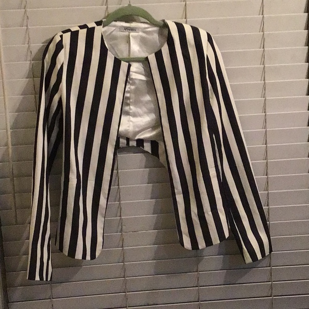 Striped hi-lo blazer